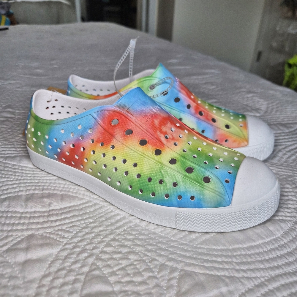NWT NATIVE Jefferson Sugarlite Print Rainbow Tie Dye Waterproof Big Kid Size 4